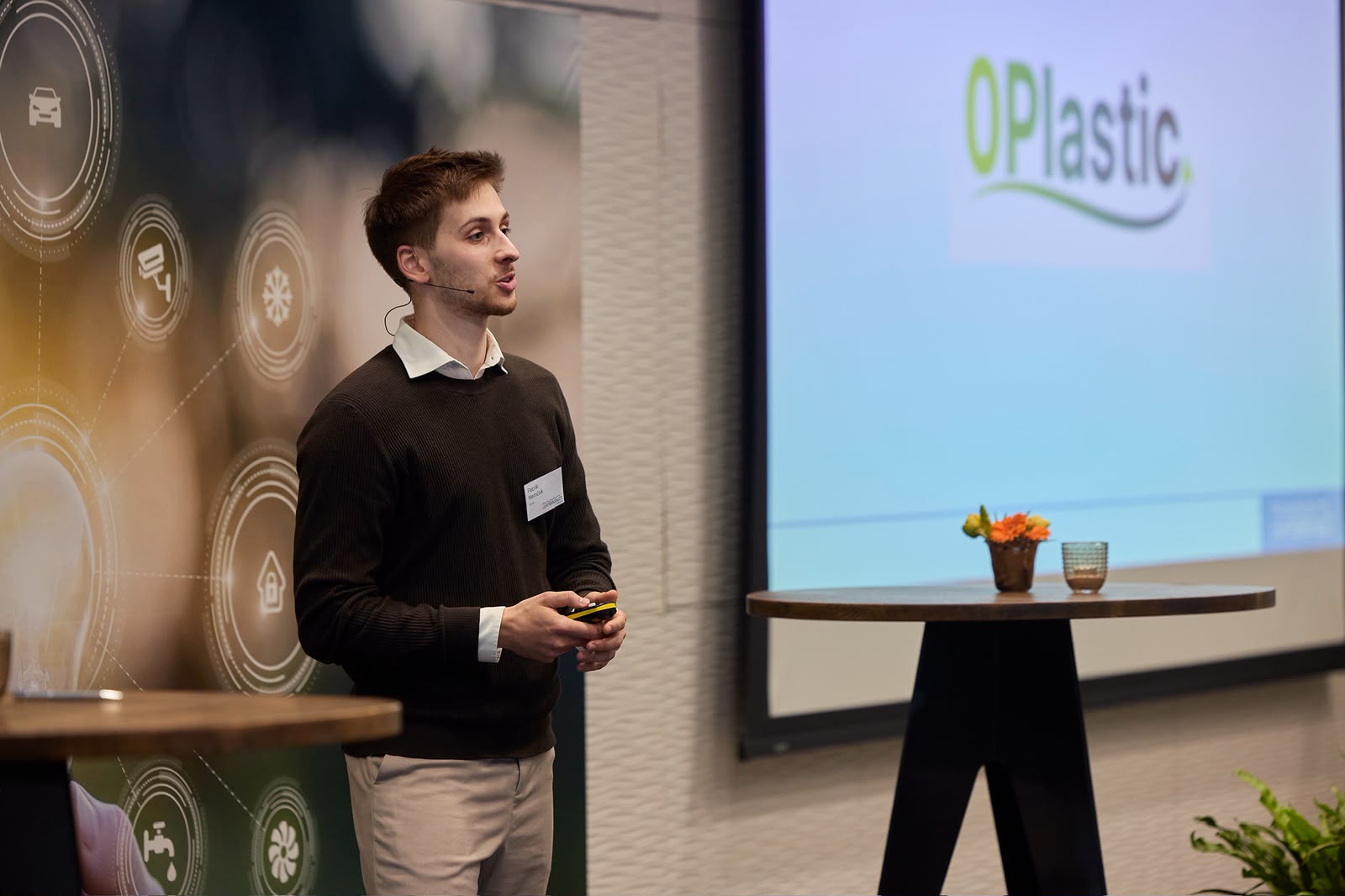 Presenting a venture programme on stage